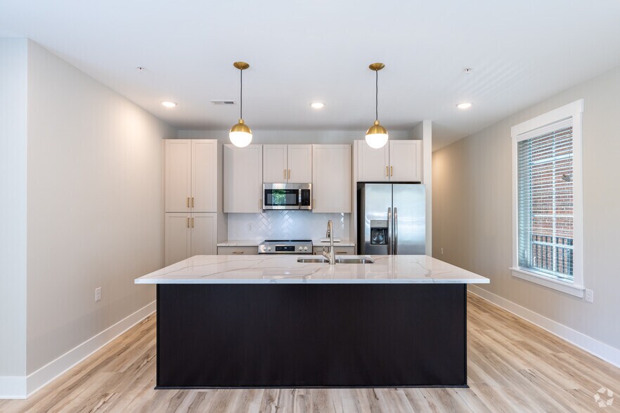 More Photos Of 1421 Bainbridge St, Richmond Apartments For Sale