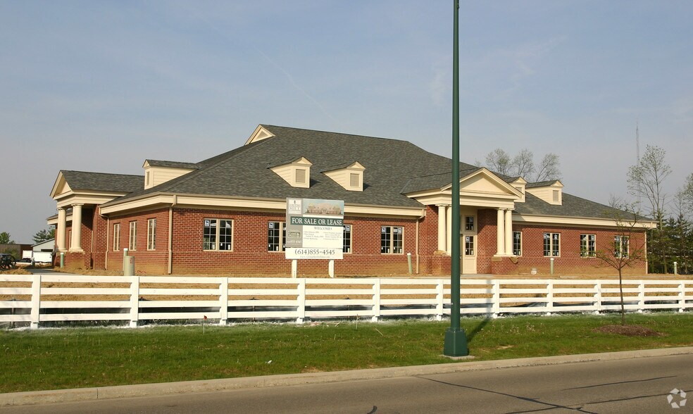 Primary Photo Of 5031 Forrest Dr, New Albany Office For Sale