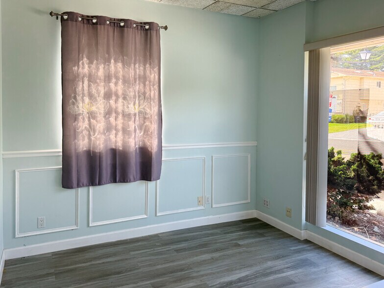 More Photos Of 18 Genevieve Pl, Great Neck Office For Lease