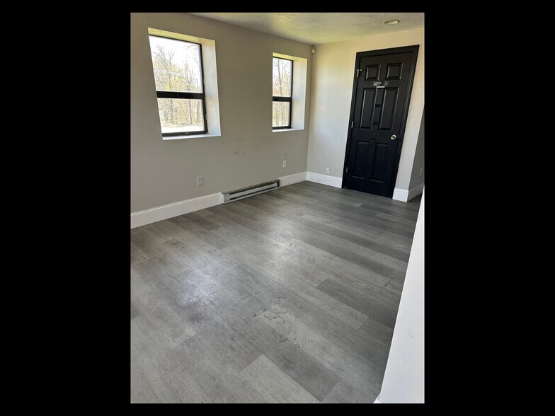More Photos Of 835 C-D Hartford Tpke, Shrewsbury Flex For Lease