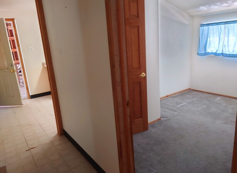 More Photos Of 105 E Woodward Ave, Keenesburg Light Distribution For Sale