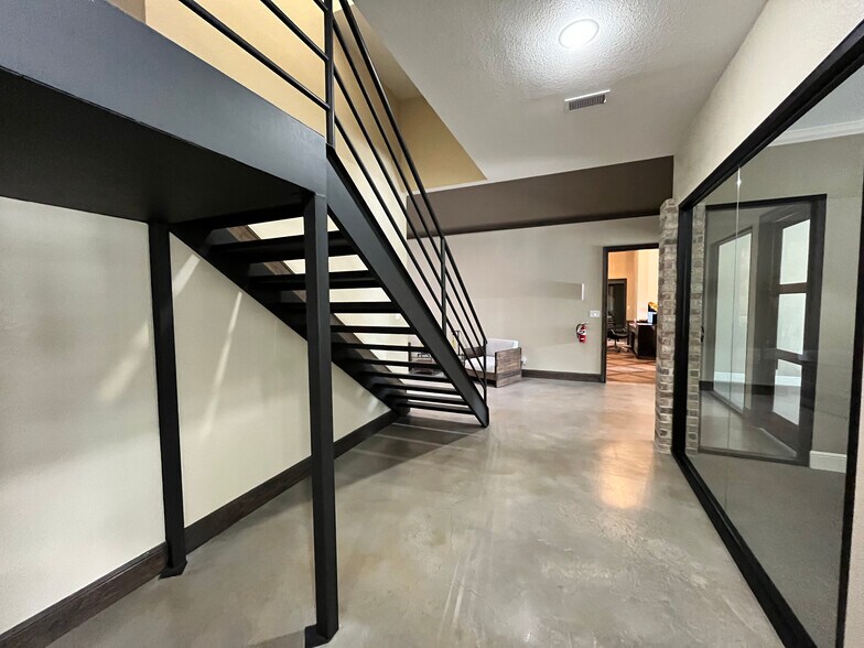 More Photos Of 4313 N County Rd W, Odessa Office For Sale