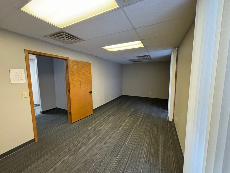 More Photos Of 2205 Jolly Rd, Okemos Office For Lease