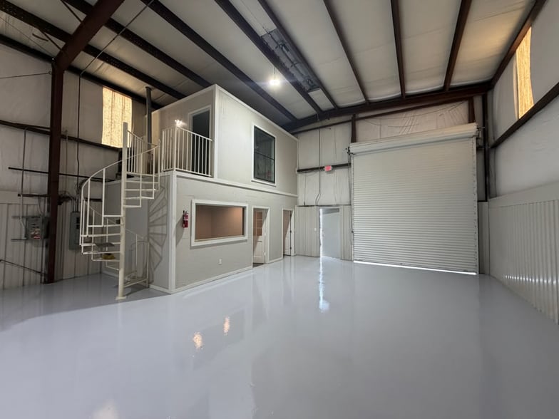 More Photos Of 5738 Hogue St, Houston Industrial For Lease
