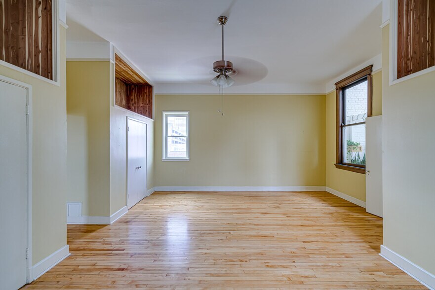 More Photos Of 339 Madison Ave, Memphis Storefront Retail Office For Sale