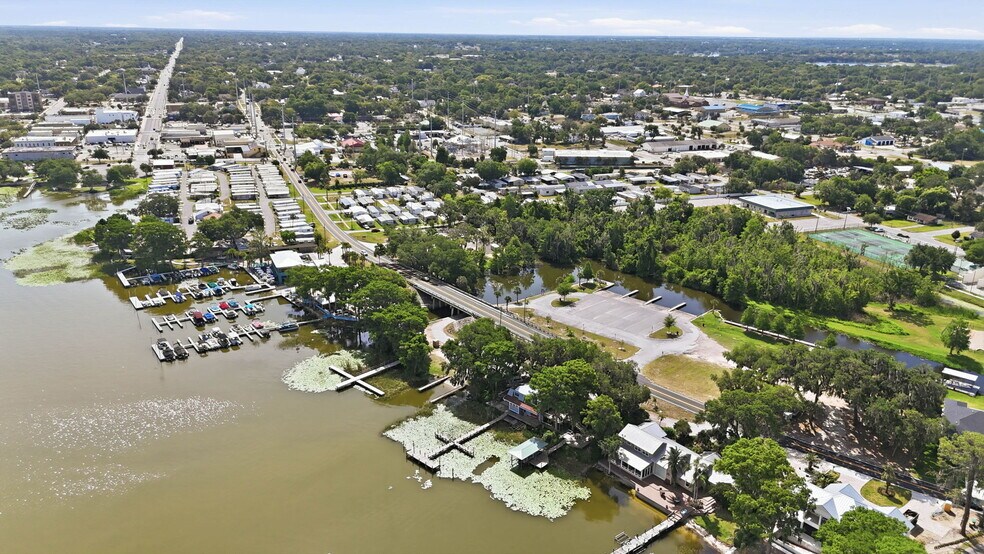 More Photos Of 400 Lakeshore Dr, Eustis Specialty For Sale