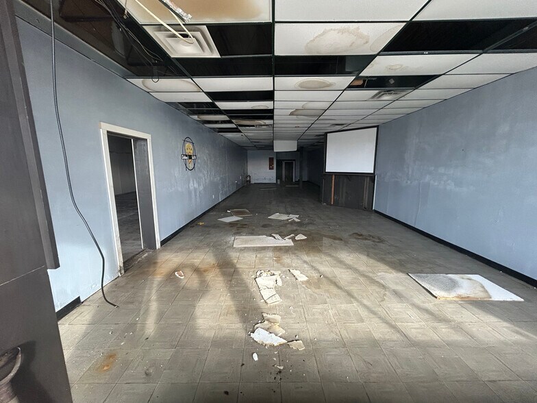 More Photos Of 1515 Washington Blvd, Mckeesport Storefront For Sale