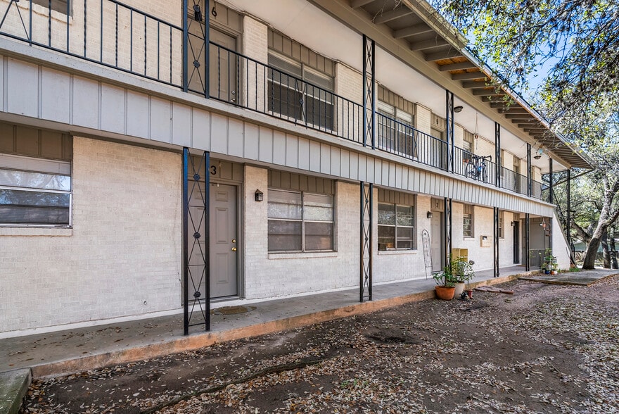 More Photos Of 2411 S 5th St, Austin Apartments For Sale