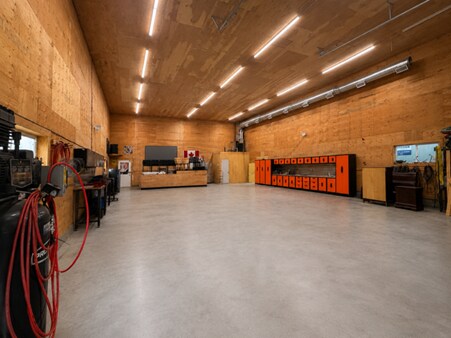 More Photos Of 4402 Maxwell Rd, Peachland Warehouse For Lease