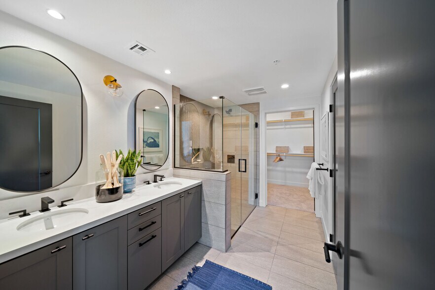 More Photos Of 585 Anton Blvd, Costa Mesa Apartments For Lease