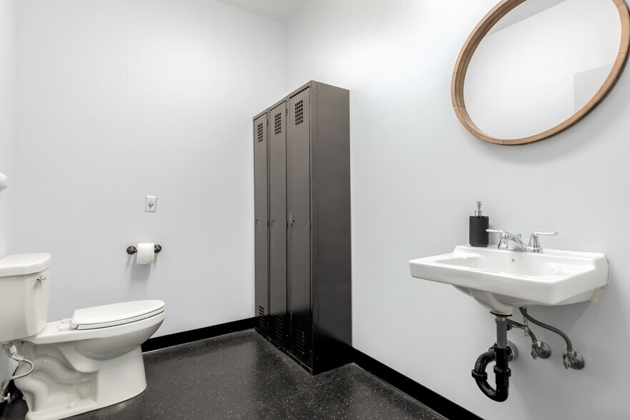 More Photos Of 4120 E Madison St, Phoenix Warehouse For Lease