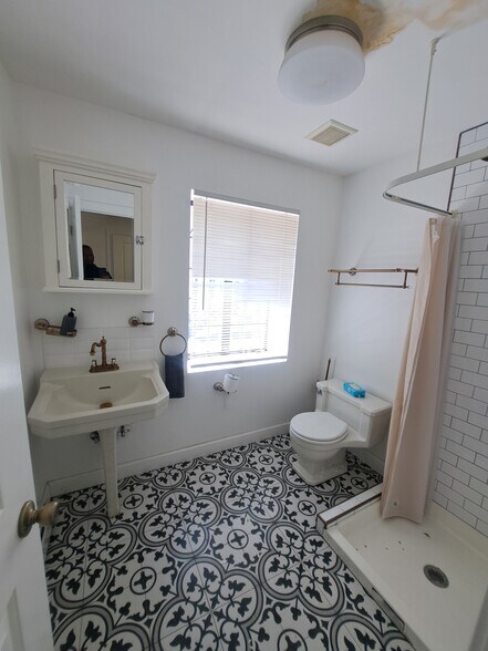 More Photos Of 226 W State St, Trenton Medical For Sale