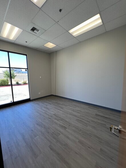 More Photos Of 470 W Larch Rd, Tracy Service For Sale