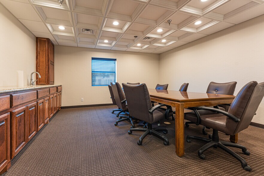 More Photos Of 1900 NE 36th St, Oklahoma City Office For Sale