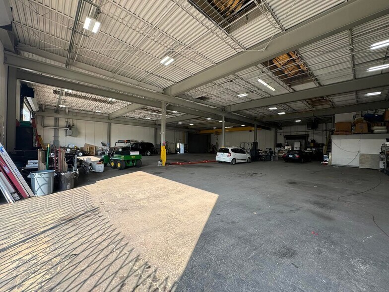 More Photos Of 4451 W Kinzie St, Chicago Warehouse For Lease