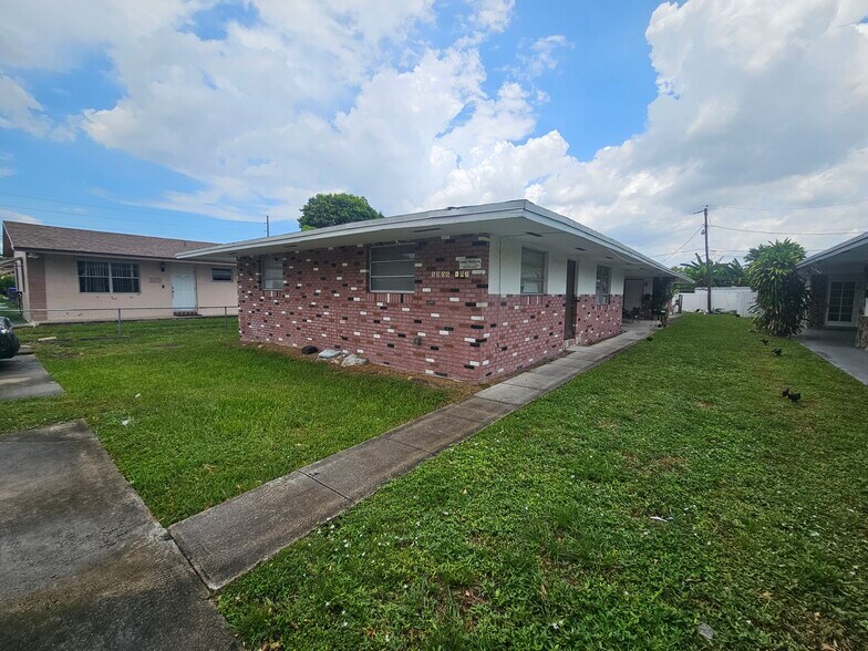 More Photos Of 5905 Pierce St, Hollywood Multifamily For Sale