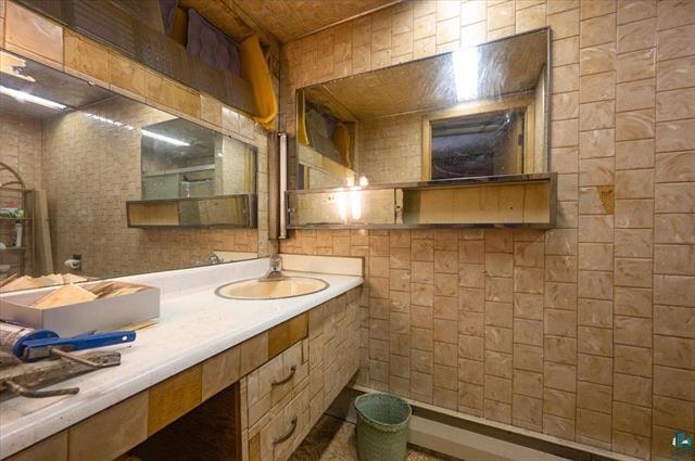 More Photos Of 1717 Winter St, Superior Storefront For Sale