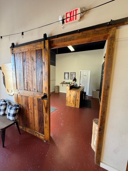 More Photos Of 21 N Plains Industrial Rd, Wallingford Manufacturing For Lease