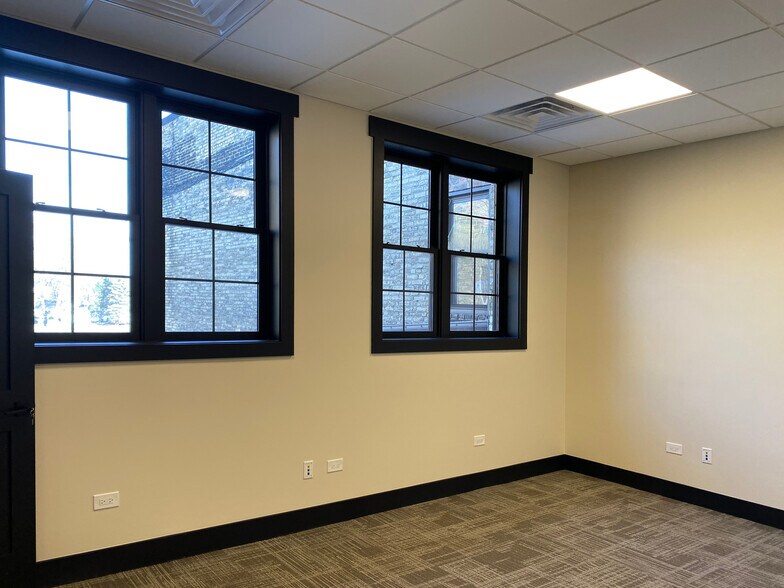 More Photos Of 106 W Main St, West Dundee Office For Lease