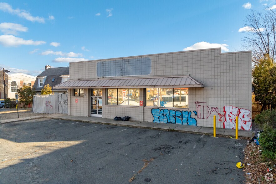 More Photos Of 739 Greenwood Ave, Trenton Freestanding For Lease