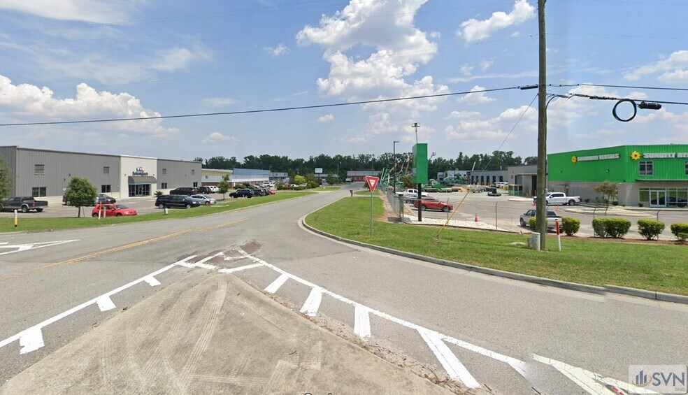 More Photos Of 38 W Chatham Ct, Garden City Warehouse For Lease