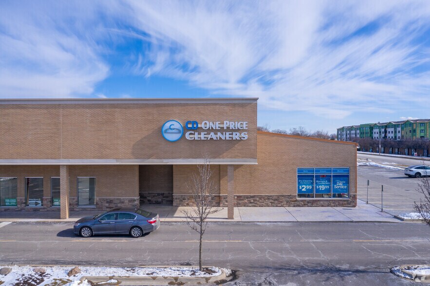 More Photos Of 546-584 S Randall Rd, Saint Charles Unknown For Lease