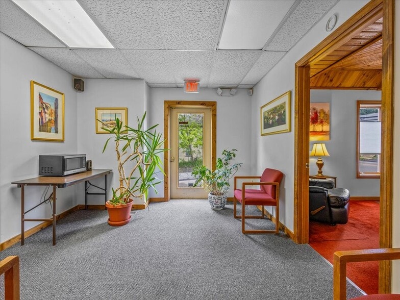 More Photos Of 200 W Town St, Norwich Office For Sale