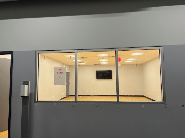 More Photos Of 150 Woodward Rd, Manalapan Township Sports And Entertainment For Lease