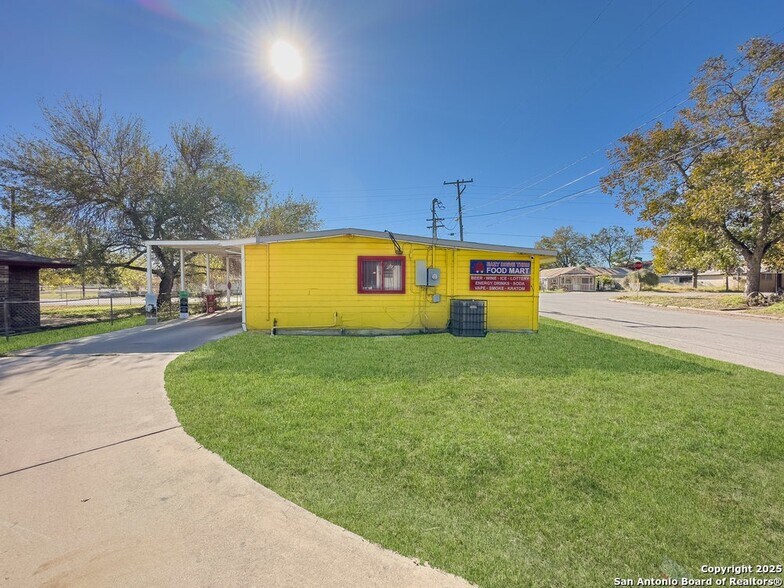 More Photos Of 702 Avenue H, Poteet Freestanding For Sale