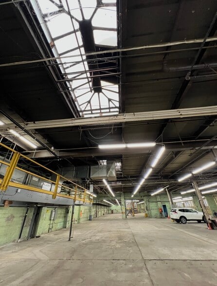 More Photos Of 401 Hunts Point Ave, Bronx Warehouse For Lease