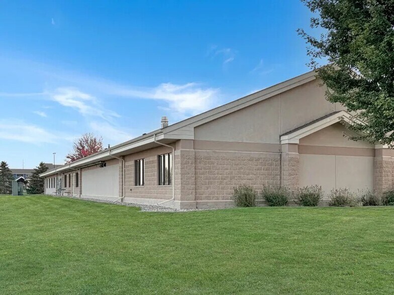 More Photos Of 601 Jewett St, Marshall Office For Sale