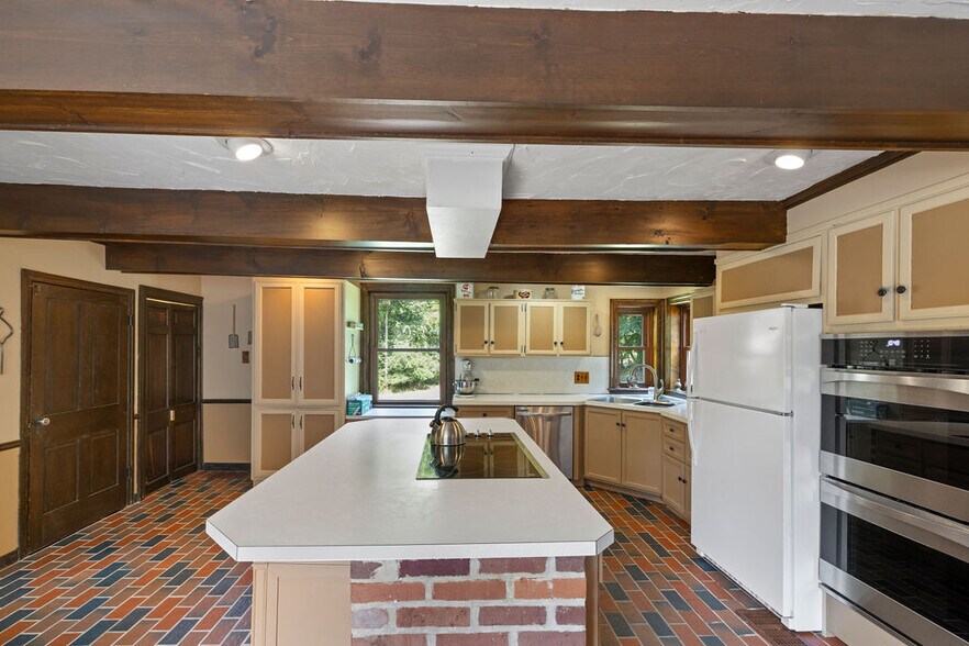 More Photos Of 40 Hospital Rd, Gettysburg Hotel For Sale