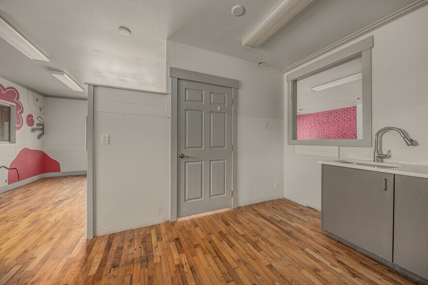 More Photos Of 361 SW 12th St, Ontario Specialty For Sale