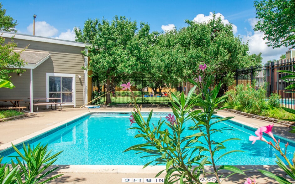 More Photos Of 12506 Ashford Meadow Dr, Houston Apartments For Sale