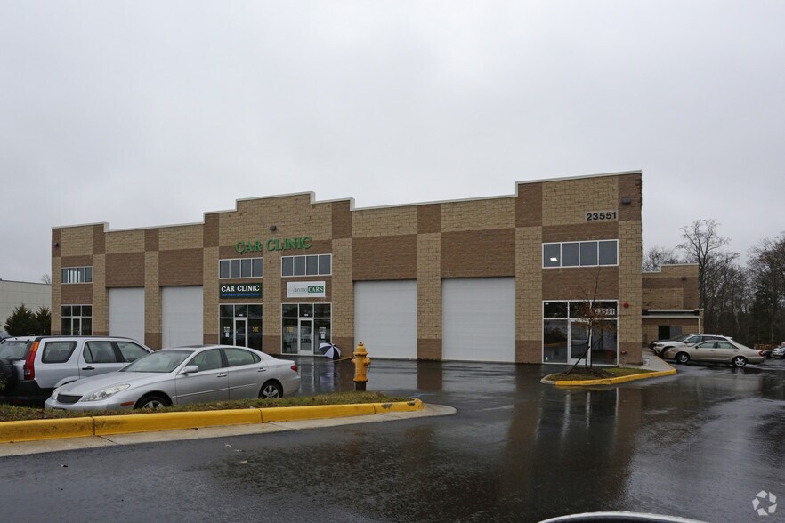 More Photos Of 23551 Pebble Run Pl, Dulles Town Center Showroom For Lease