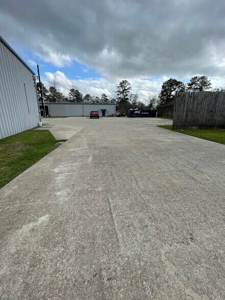 More Photos Of 2211 Louetta Rd, Spring Industrial For Sale