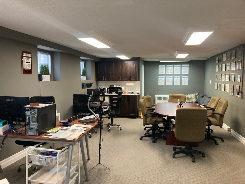 More Photos Of 2842 Bloor St W, Toronto Office For Lease