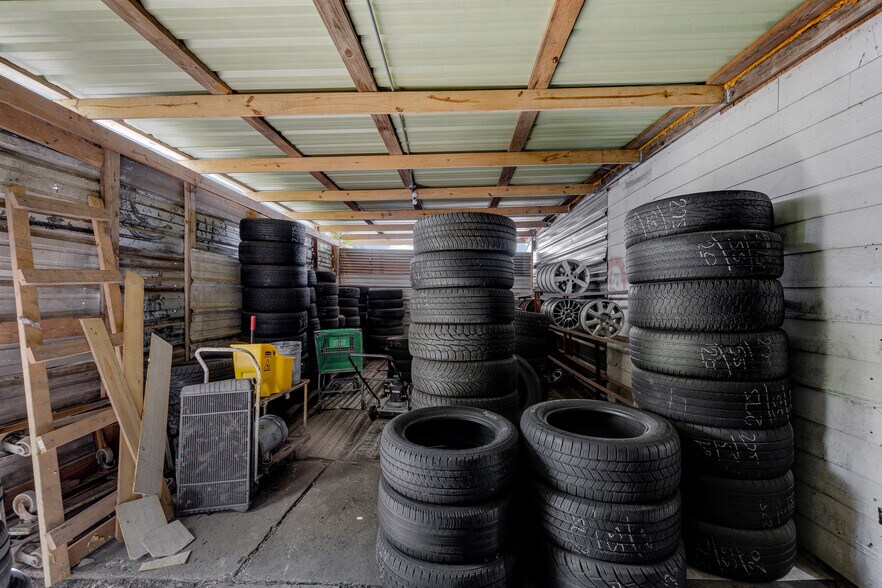 More Photos Of 9121 Cullen Blvd, Houston Auto Repair For Sale