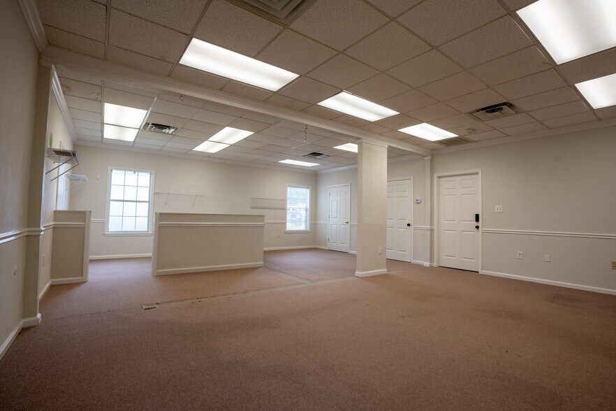 More Photos Of 3470 N Valdosta Rd, Valdosta Office For Lease