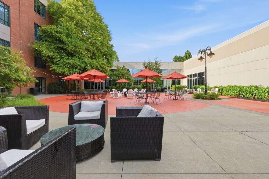 More Photos Of 14 Mechanic St, Southbridge Hotel For Sale