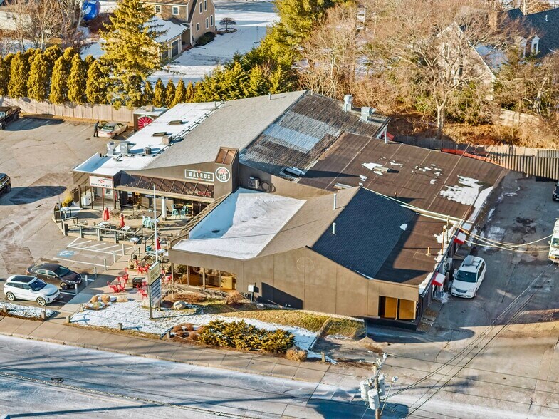 More Photos Of 33 County Rd, Mattapoisett Freestanding For Sale