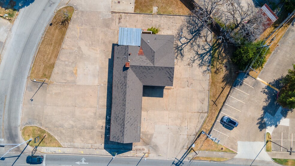 More Photos Of 3901 E 29th St, Bryan Auto Repair For Lease