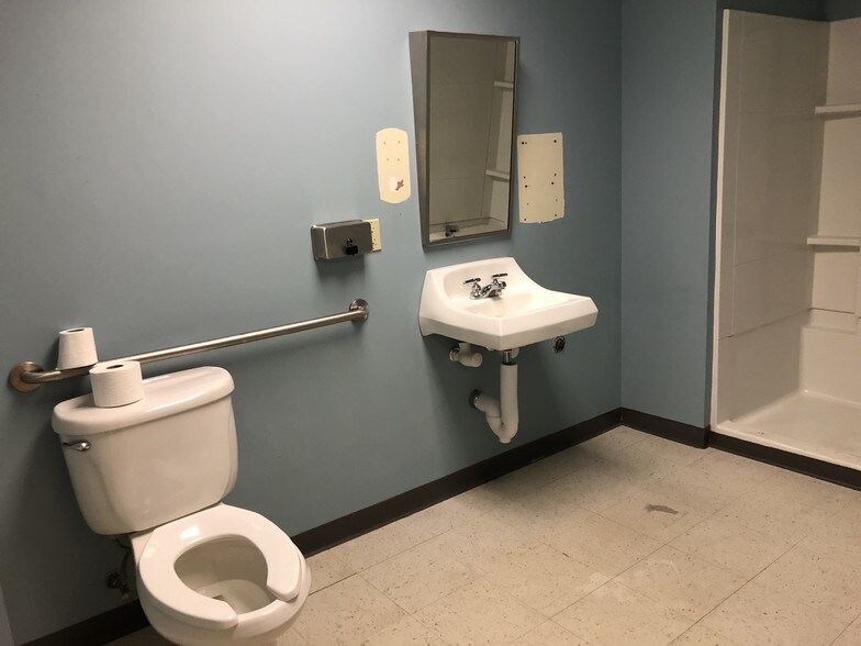 More Photos Of 148 Center St, Chicopee Office For Lease