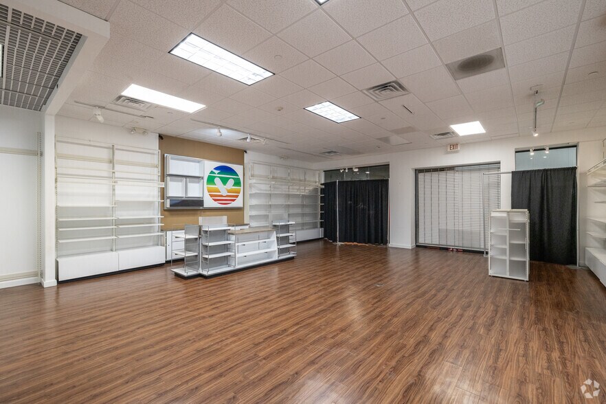 More Photos Of 333 Apache Mall, Rochester Unknown For Lease
