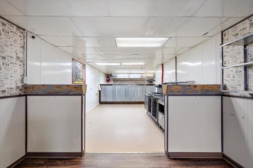 More Photos Of 4084 Huron St, North Branch Restaurant For Sale