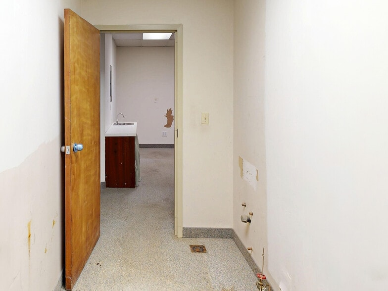 More Photos Of 2051-2063 W 8th St, Erie Storefront Retail Office For Lease