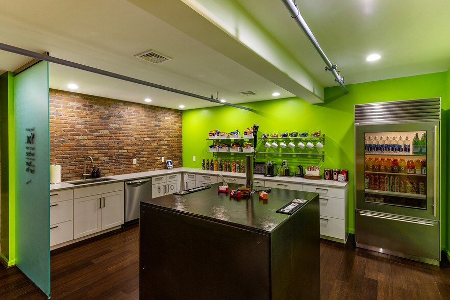 More Photos Of 10 Draper St, Woburn Warehouse For Sale