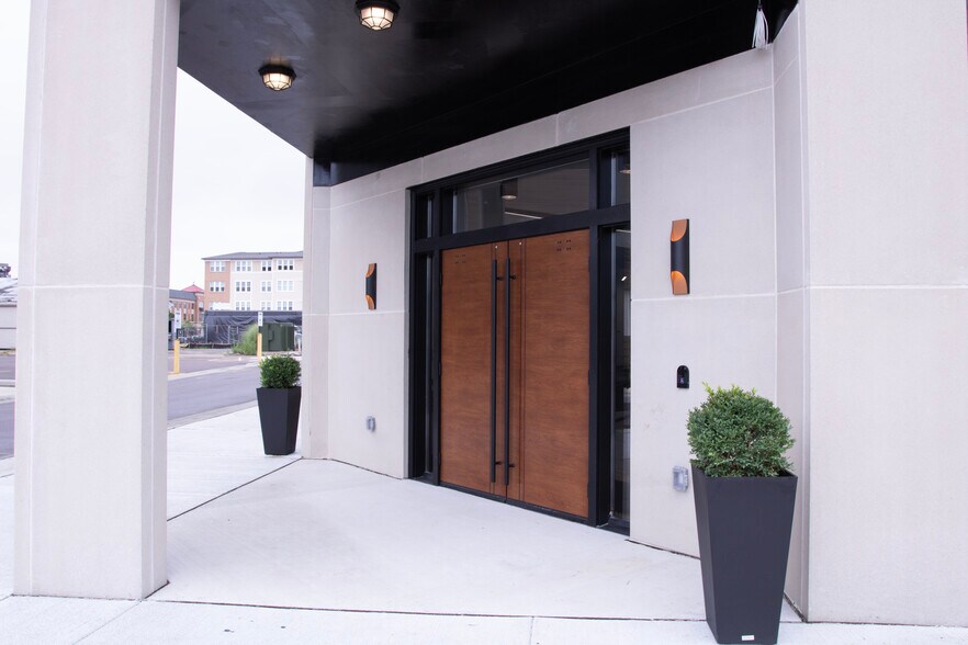 More Photos Of 27 S Squirrel Rd, Auburn Hills Coworking Space