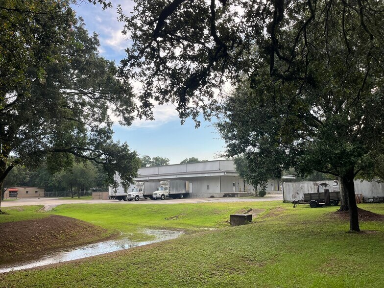 More Photos Of 2400 W Herman St, Pensacola Warehouse For Sale