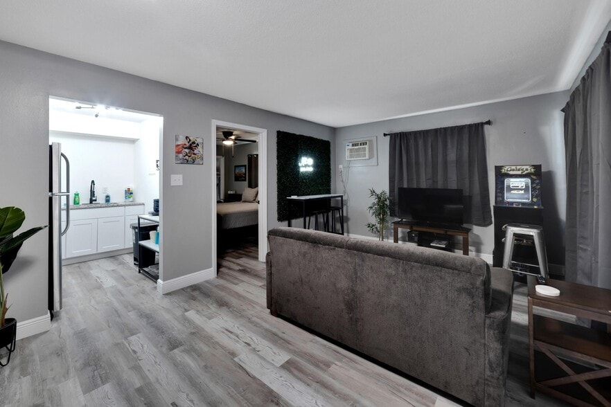 More Photos Of 4513 W McElroy Ave, Tampa Apartments For Sale